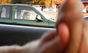 دخترش را مخفیانه در حمام کوسبرزیلی رها کرد