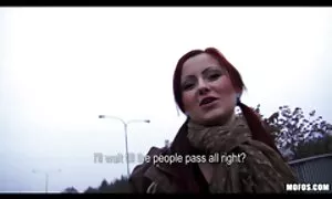 عکاس در مقعد یک مدل پر جنب عکس کون کوس سکسی و جوش گیاه می زند