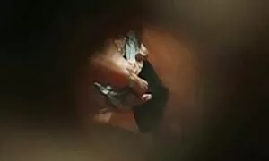 روسپی قرمز مو بی شرمانه زیر لباس لباس عکسکس تنگ دوست خود را خزید