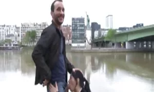 جاده را عكس كير توكس خاموش و pee کنید